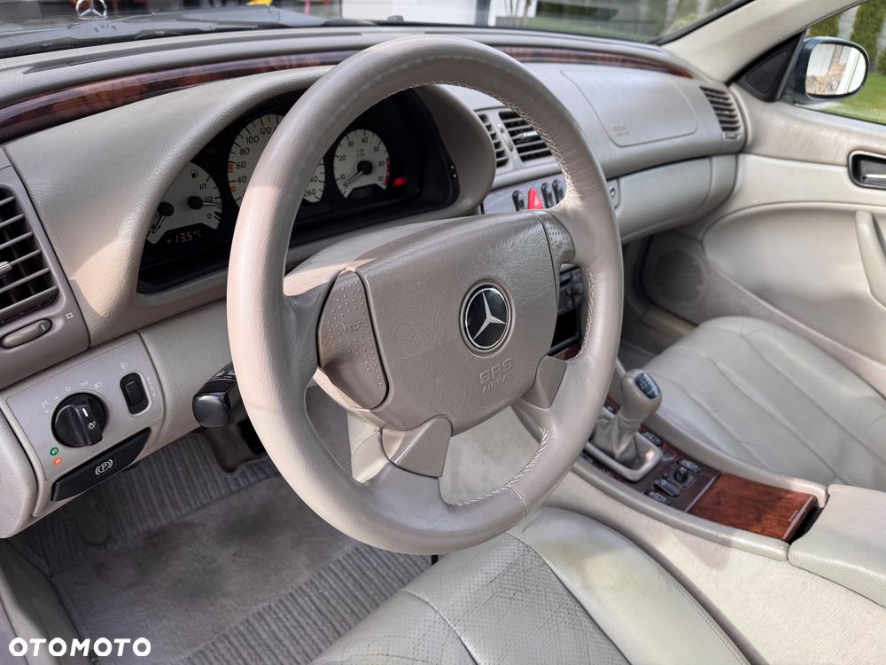 Mercedes-Benz CLK - 22