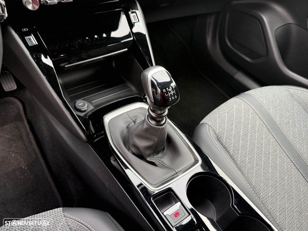 Peugeot 2008 1.2 PureTech Allure Pack - 15