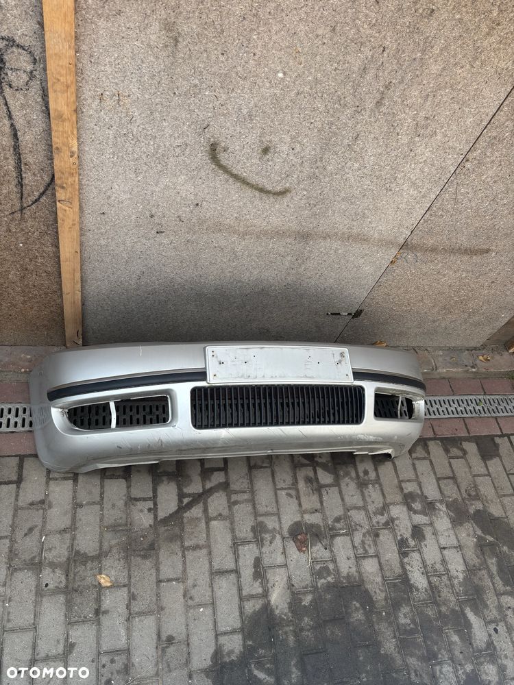 Zderzak przód przedni Skoda superb I LF7T srebrny