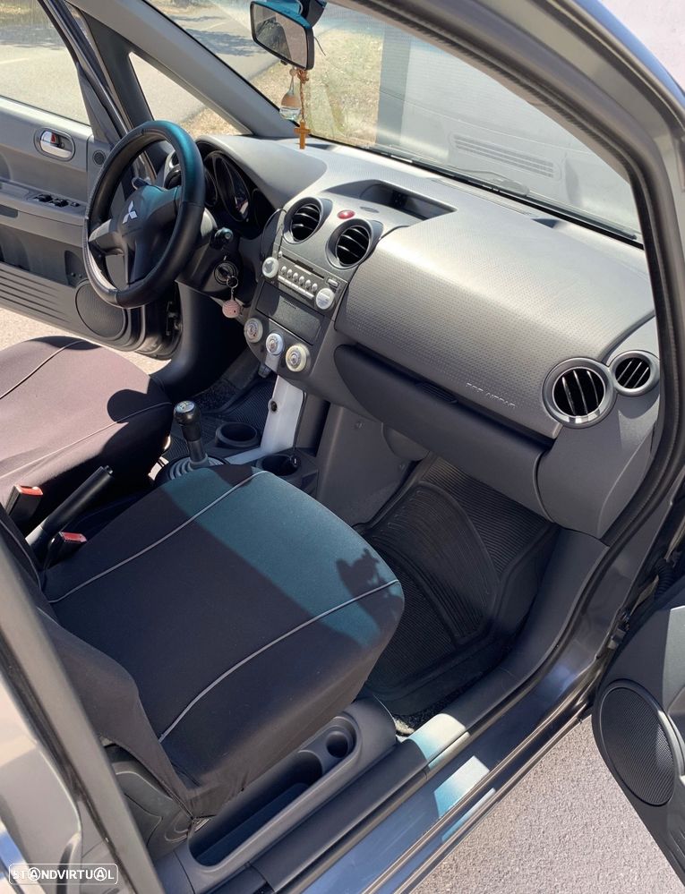 Mitsubishi Colt - 3