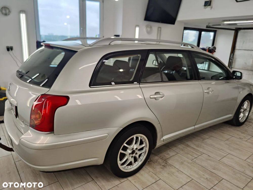 Toyota Avensis 1.8 VVT-i Combi Executive - 4