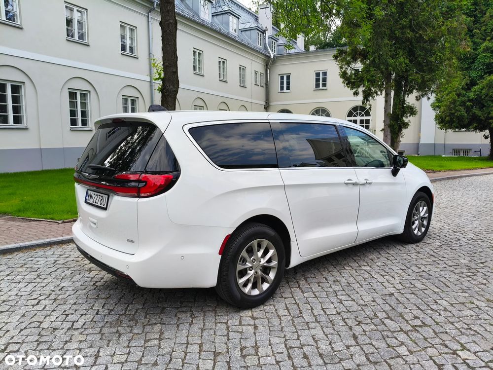 Chrysler Pacifica - 5