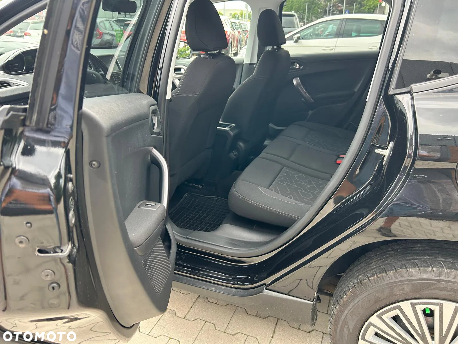 Peugeot 2008 1.2 Pure Tech Style EU6 - 18