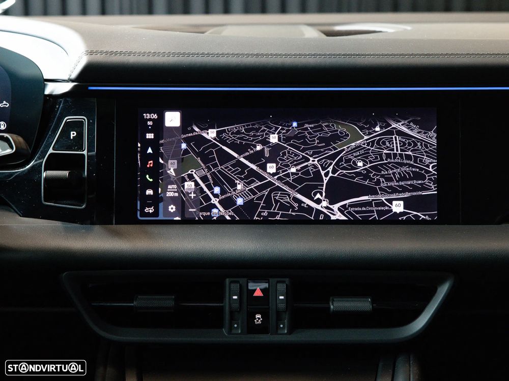 Porsche Macan Electric - 34