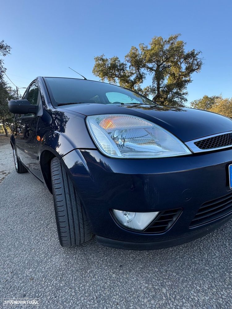 Ford Fiesta 1.25 Ghia - 26