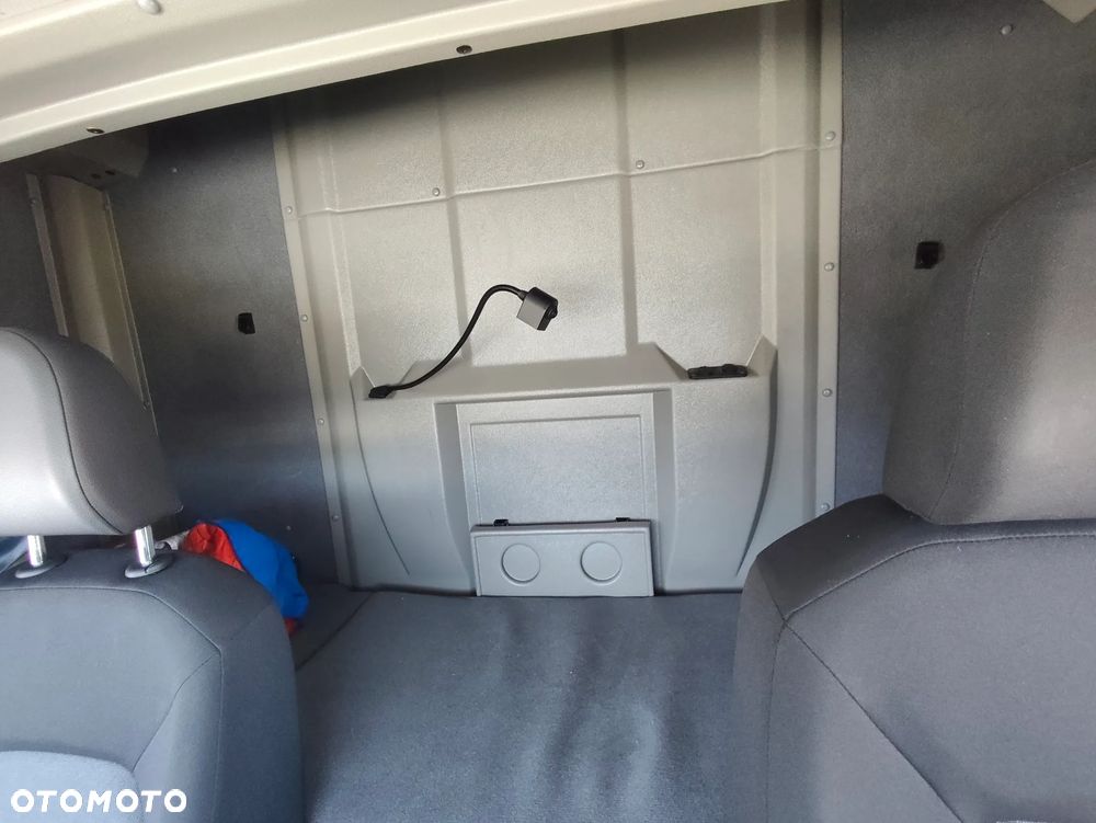 Volkswagen Crafter 2.0L 177KM Plandeka, Spojcar Webasto Miedzynarodówka - 7