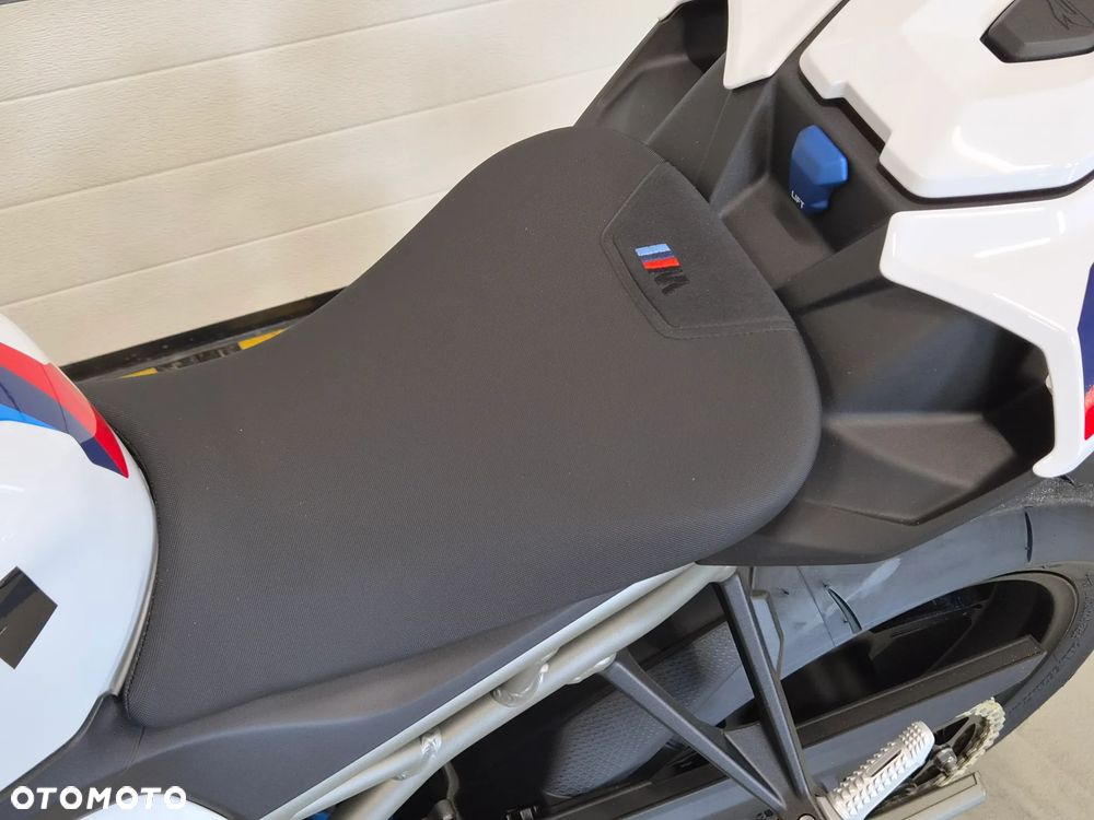 BMW S - 23