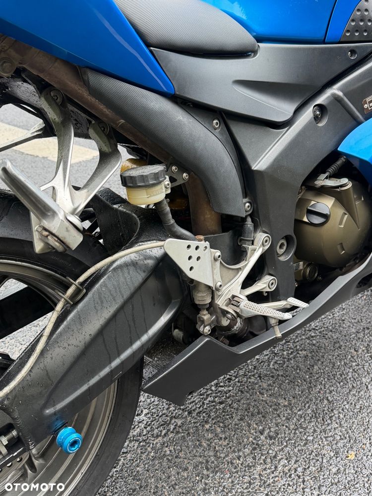 Kawasaki ZXR - 28