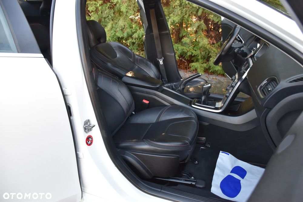 Volvo V40 D2 Drive-E Ocean Race - 11