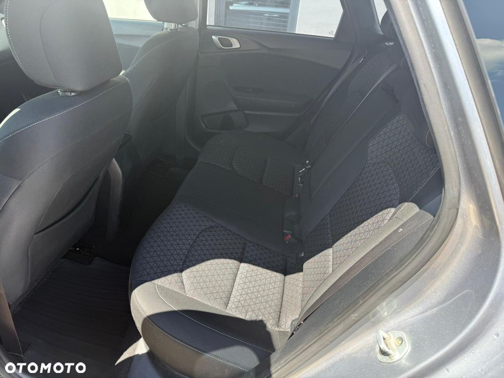 Kia Ceed - 12
