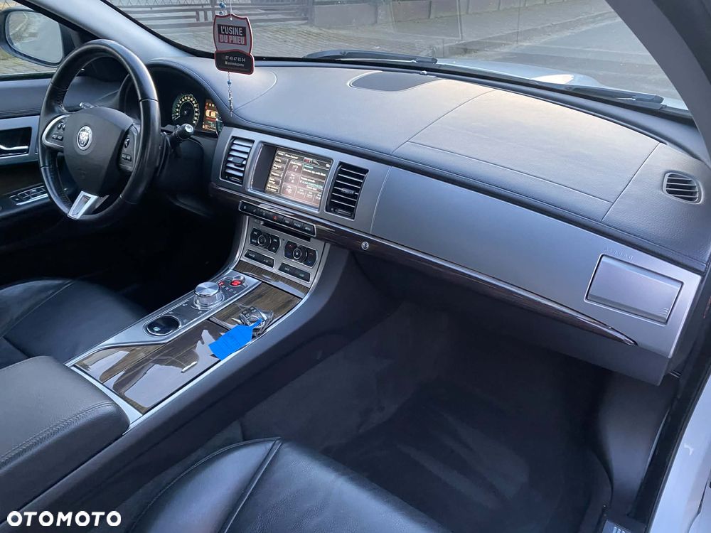 Jaguar XF 3.0 V6 D Luxury - 15
