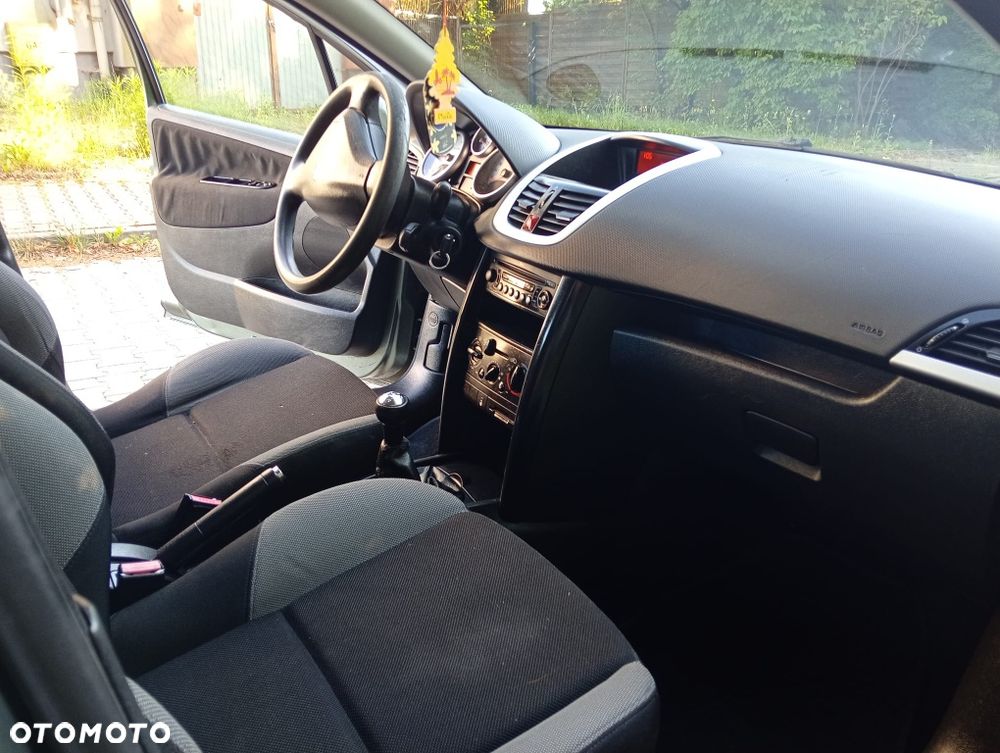 Peugeot 207 - 8