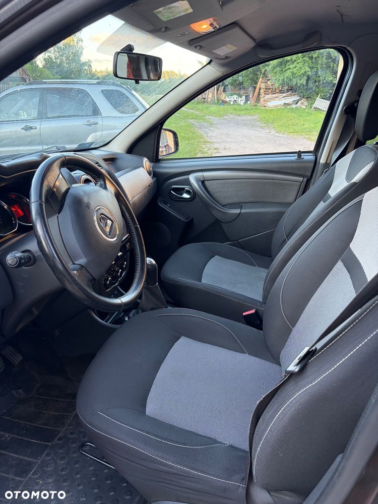 Dacia Duster 1.6 SCe Blackshadow S&S - 9