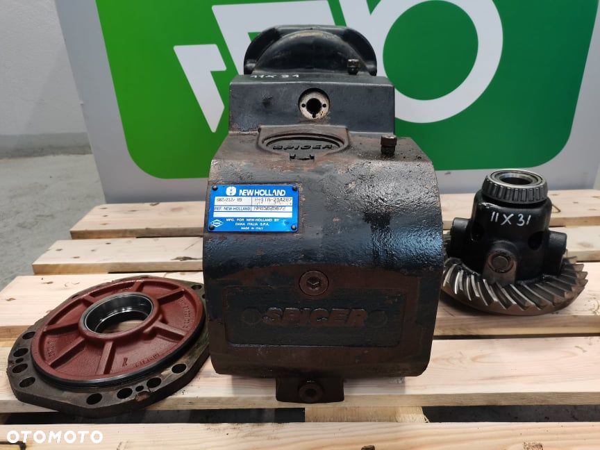 New Holland LM 445 {Środek mostu 11X31 Spicer przód} - 1