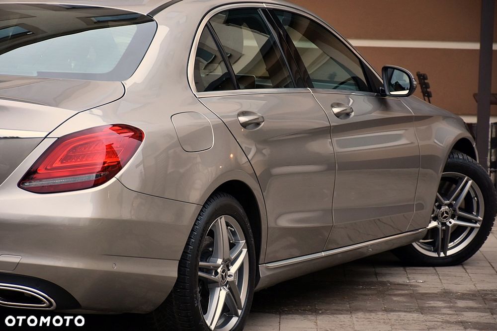 Mercedes-Benz Klasa C 300 9G-TRONIC Exclusive - 11