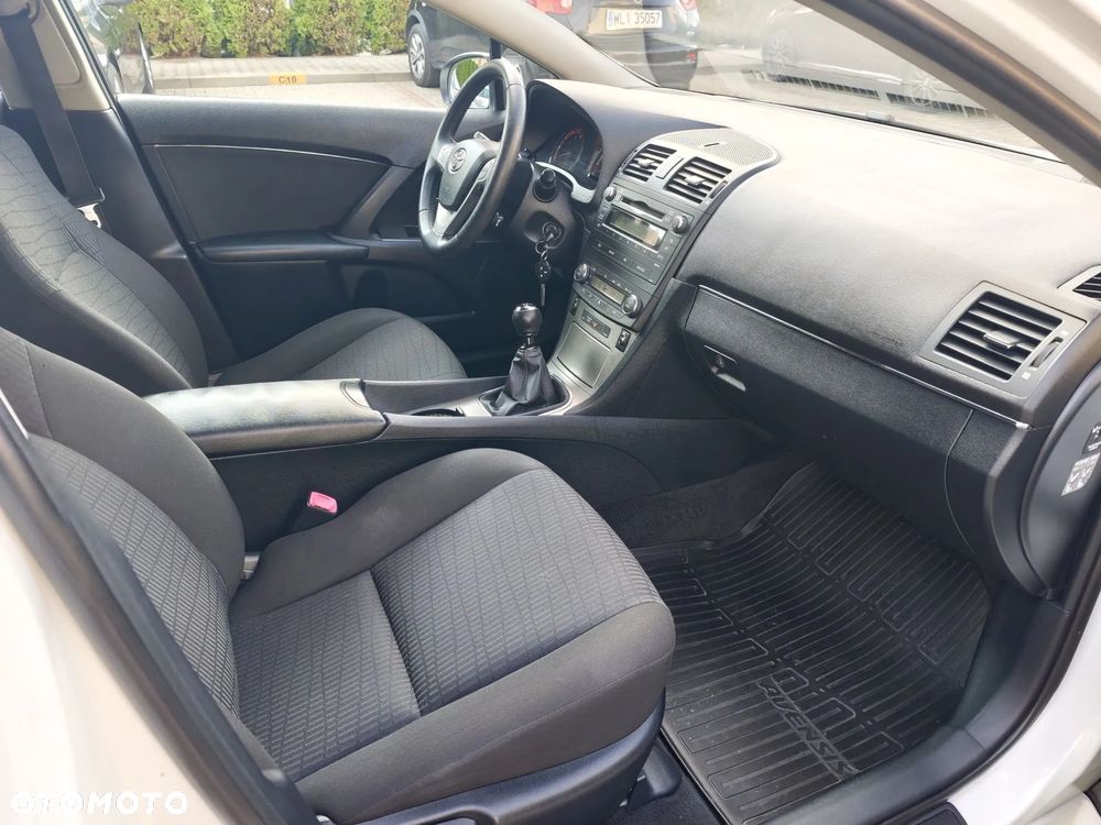 Toyota Avensis 2.0 Sol EU5 - 9