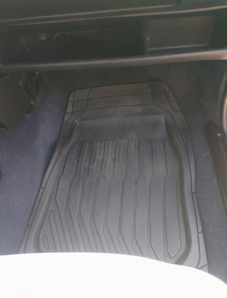 Volkswagen Golf 1.6 CL - 26