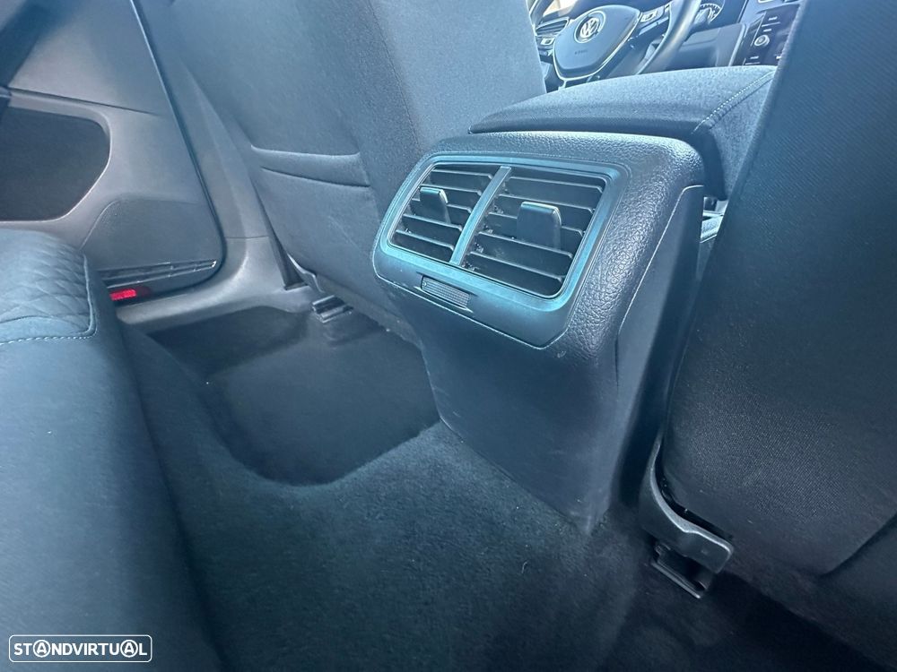 VW Golf Variant 1.6 TDi SCR IQ.DRIVE - 26