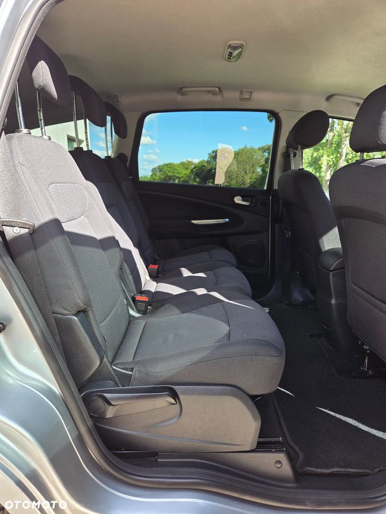 Ford S-Max - 11