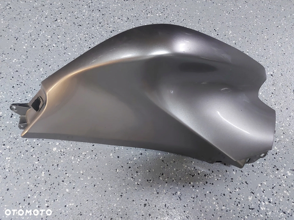 Honda VFR 1200 F owiewka boczek bok nakładka bak