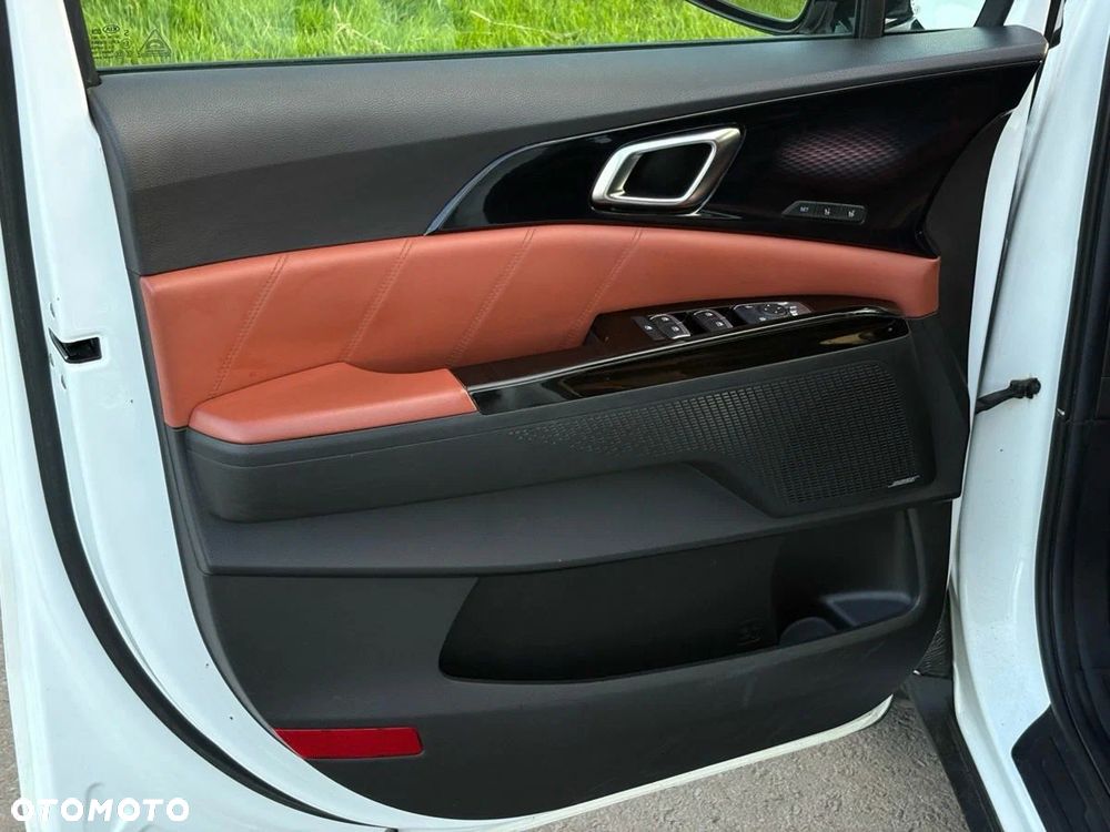 Kia Carnival - 24