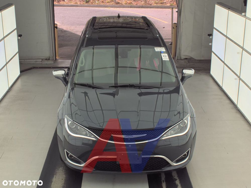 Chrysler Pacifica - 2