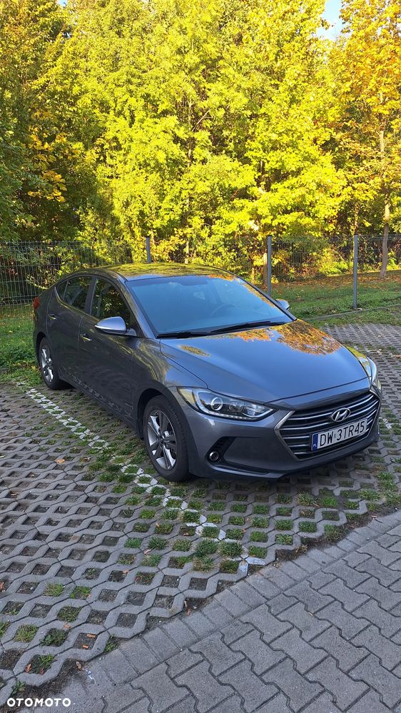 Hyundai Elantra - 1