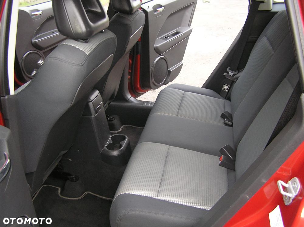 Dodge Caliber - 11