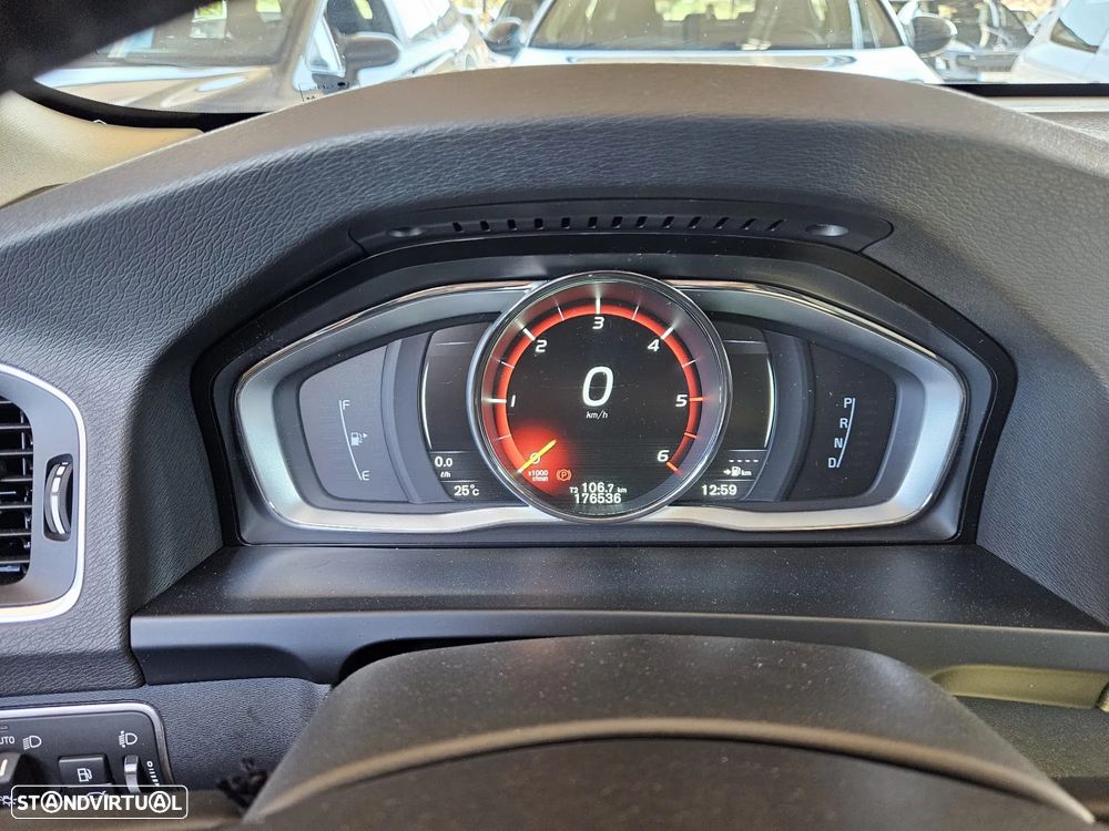 Volvo V60 D6 Plug-In-Hybrid AWD Geartronic Summum - 12