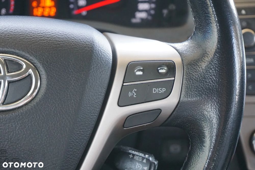 Toyota Avensis 1.8 Style - 25