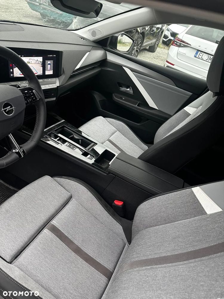 Opel Astra Sports Tourer Plug-In-Hybrid Business Edition - 10