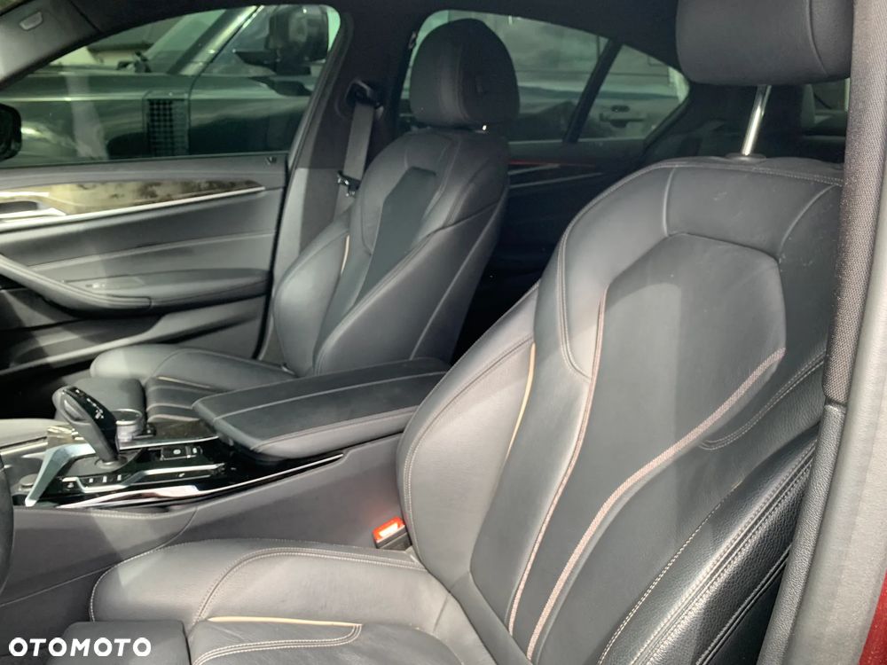 BMW Seria 5 530i xDrive Sport Line - 14