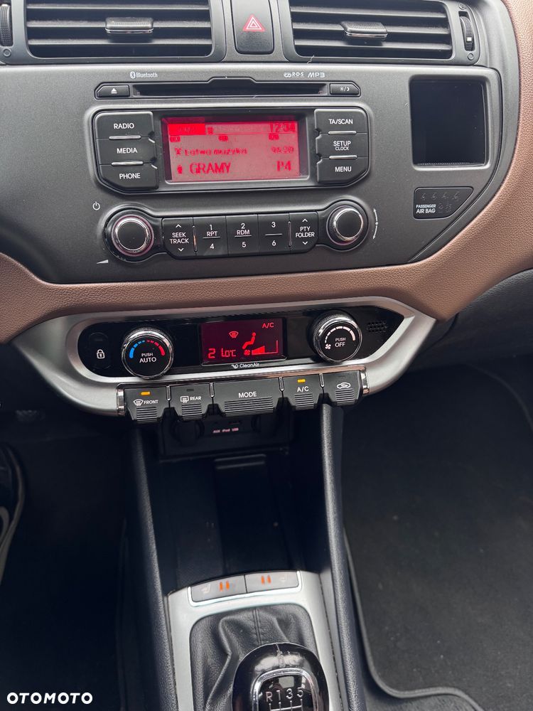 Kia Rio 1.4 Fifa World Cup Edition - 15