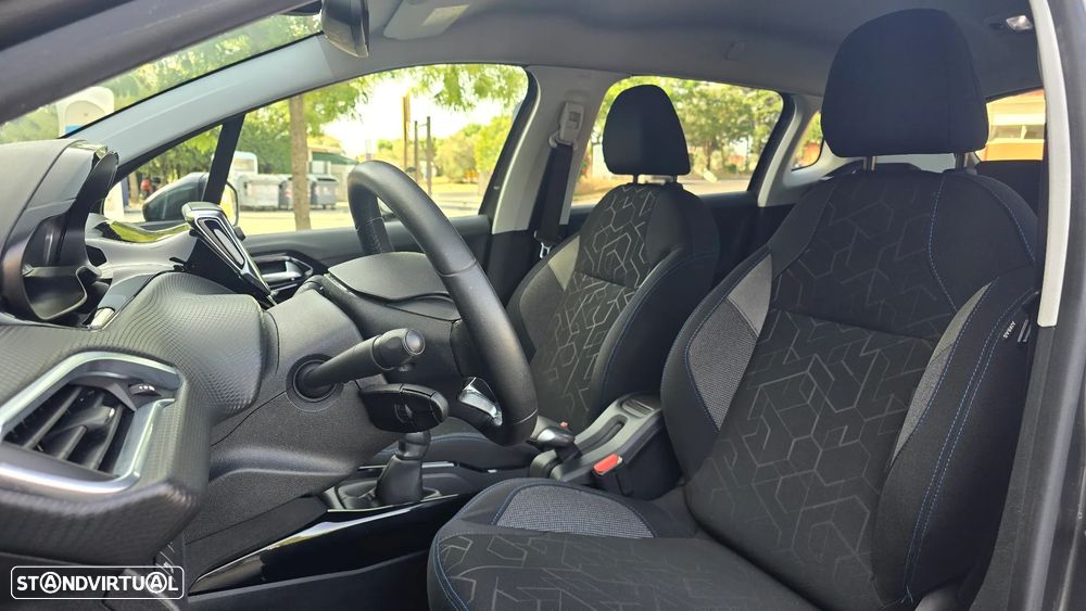 Peugeot 2008 1.5 BlueHDi Signature - 31