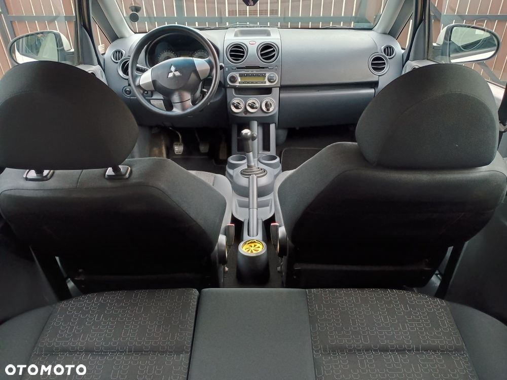 Mitsubishi Colt - 8