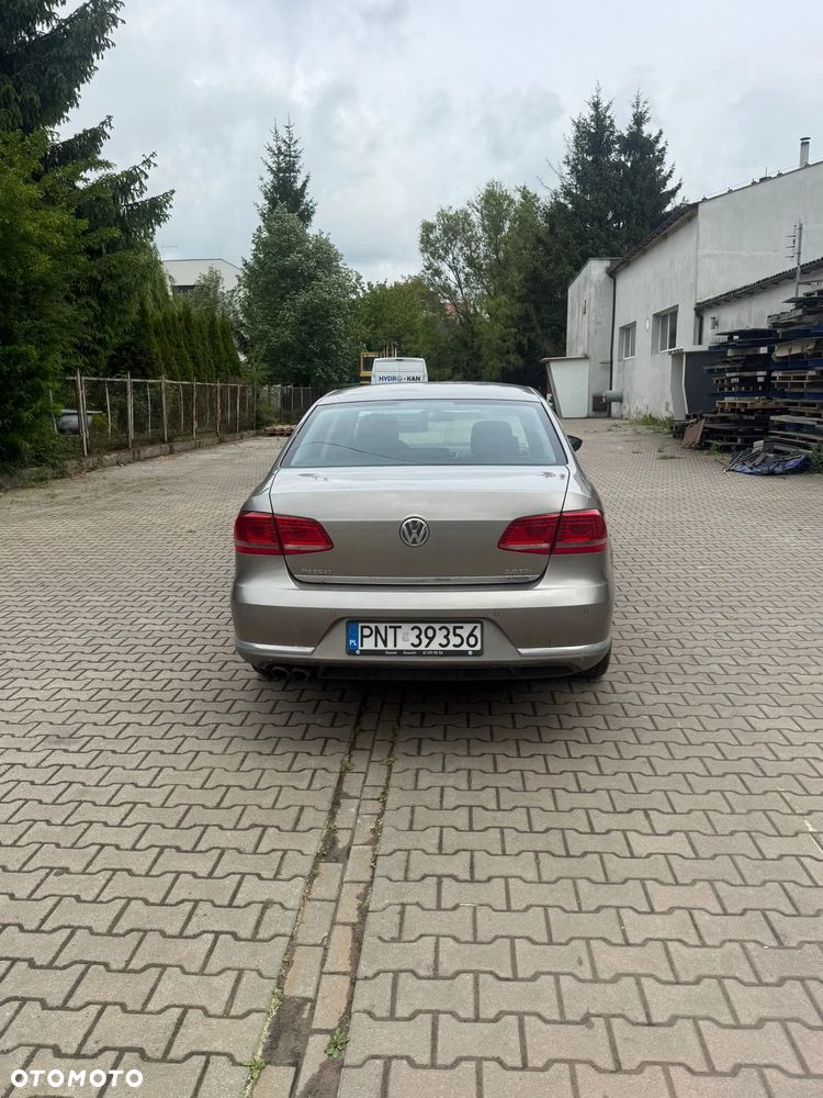 Volkswagen Passat 2.0 TDI Comfortline - 4