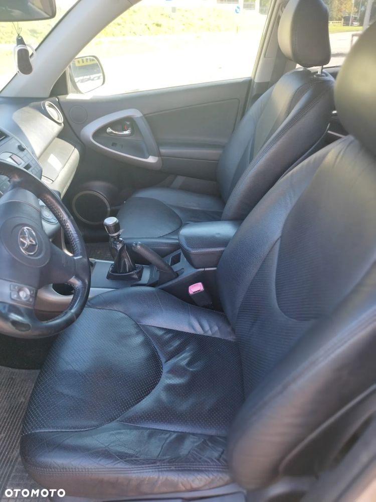 Toyota RAV4 - 11