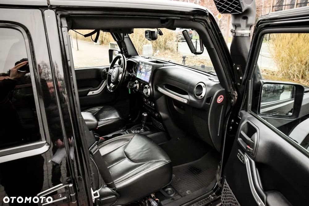 Jeep Wrangler 3.6 Unlim Sahara - 28