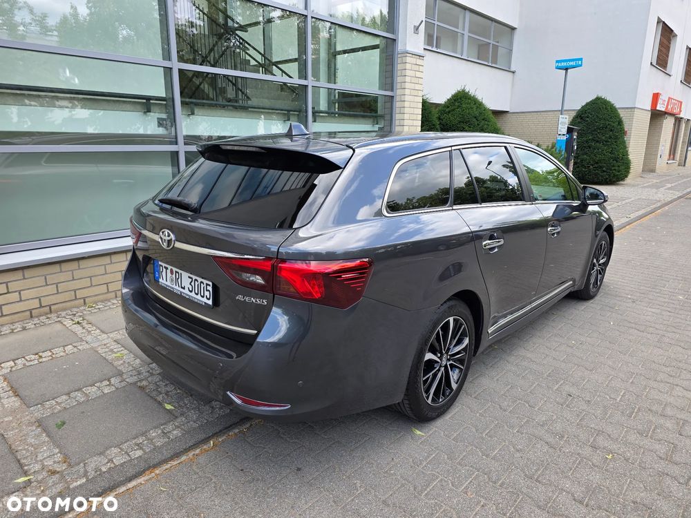Toyota Avensis - 8