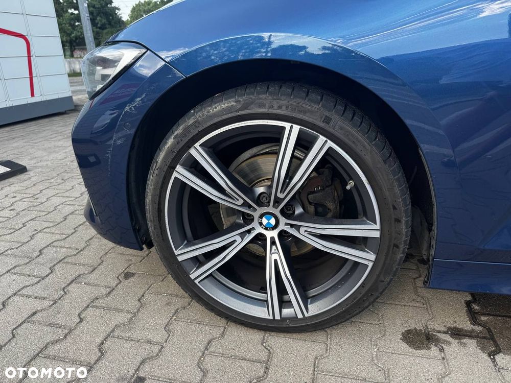 BMW Seria 3 320d xDrive - 9