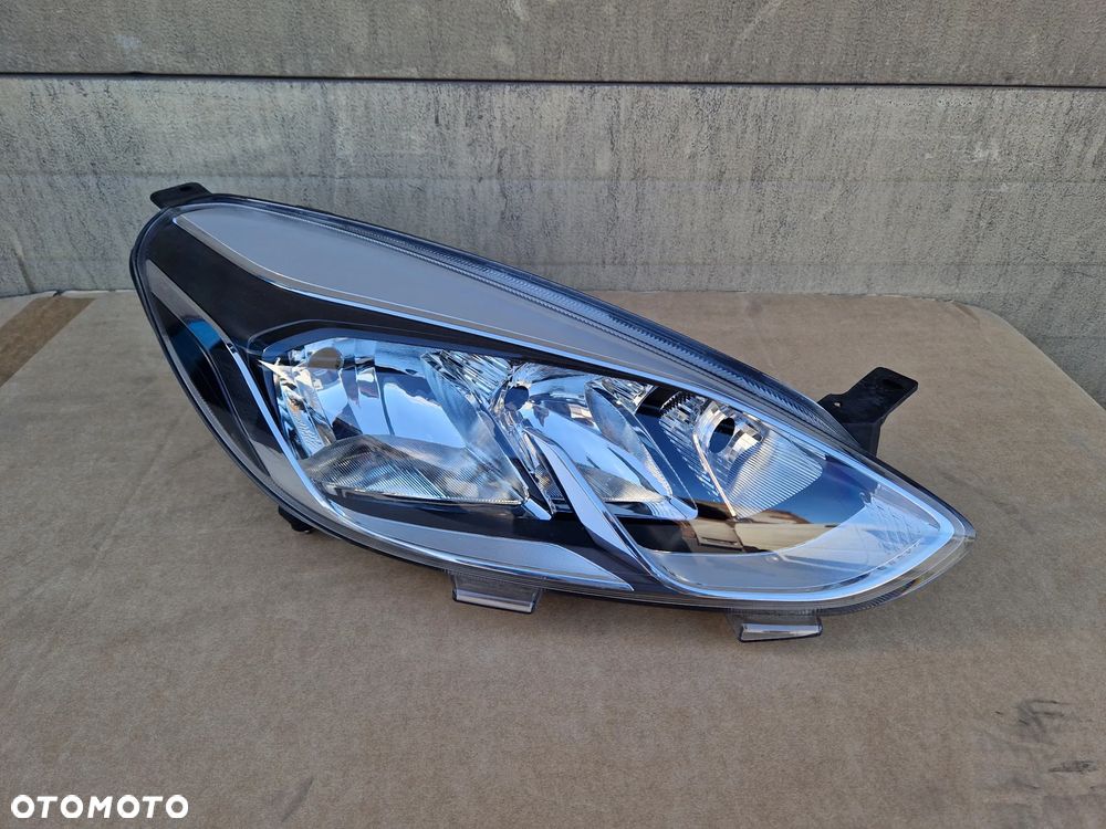 FORD FIESTA MK8 LAMPA REFLEKTOR PRAWA PRZÓD PRZEDNI H1BB13W029