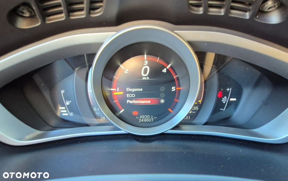 Volvo V40 - 24