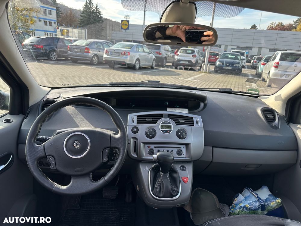 Renault Grand Scenic - 9