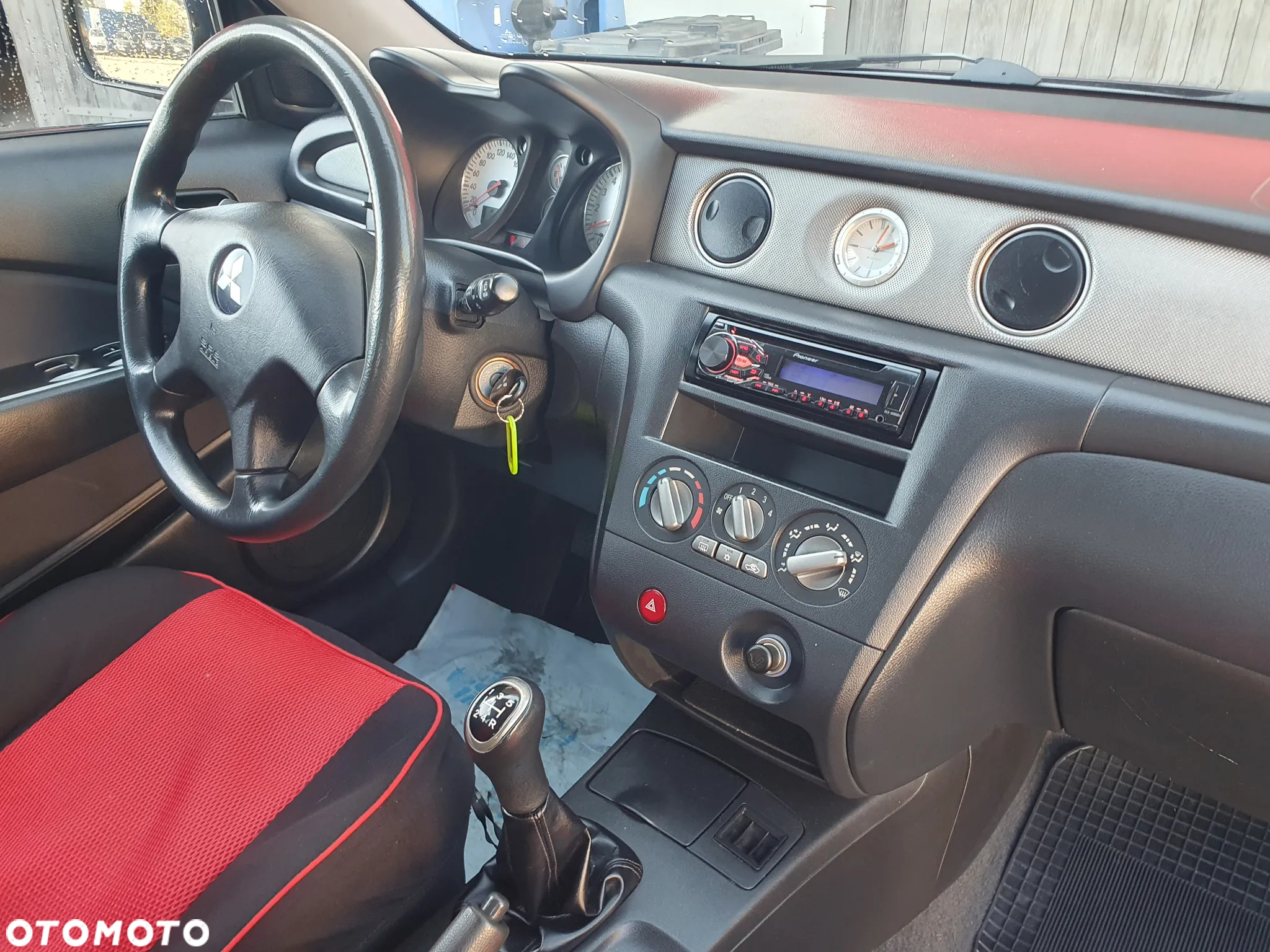 Mitsubishi Outlander 2.0 Comfort 4WD - 27