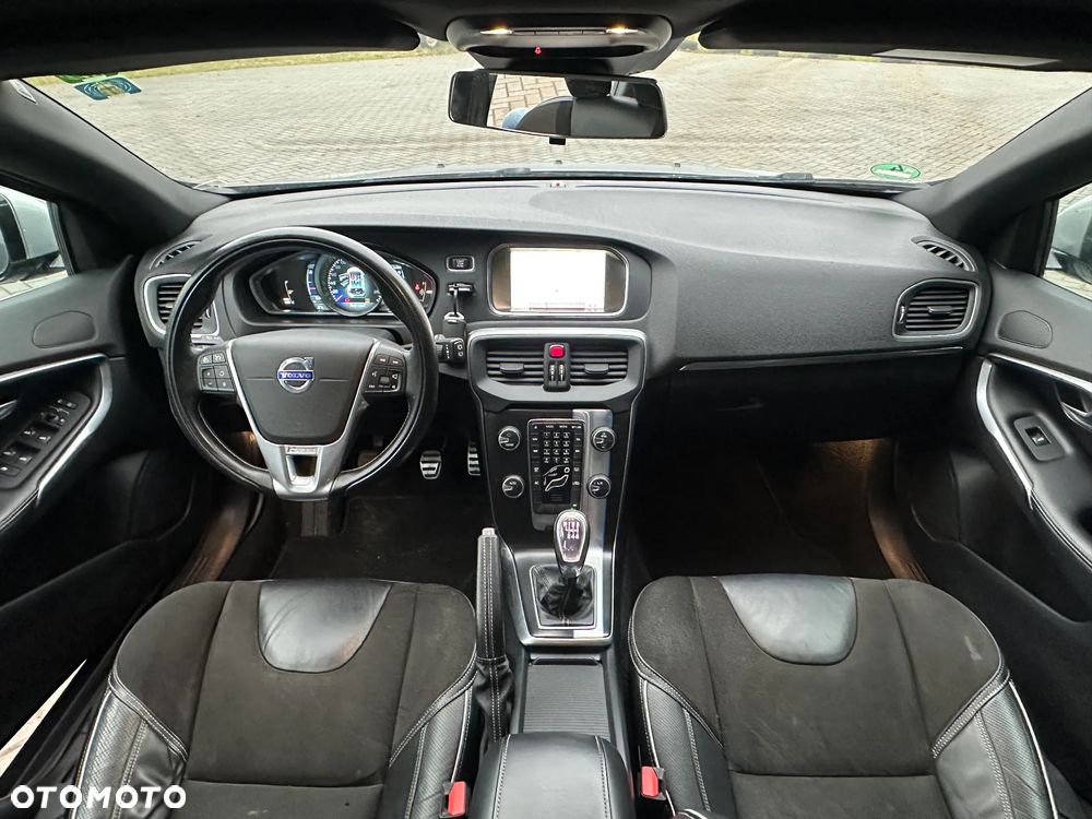 Volvo V40 D2 R Design - 32