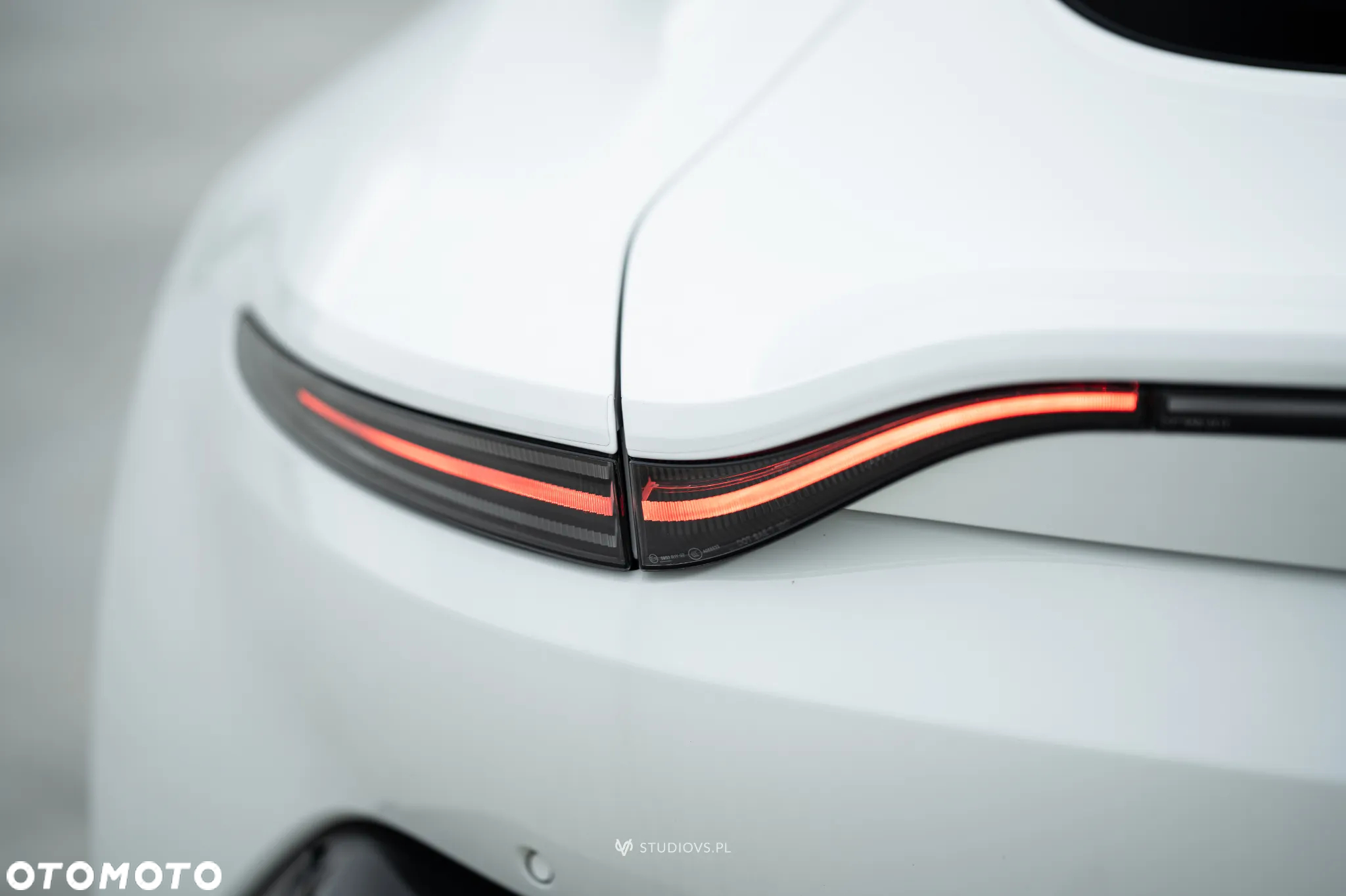 Aston Martin Vantage - 18