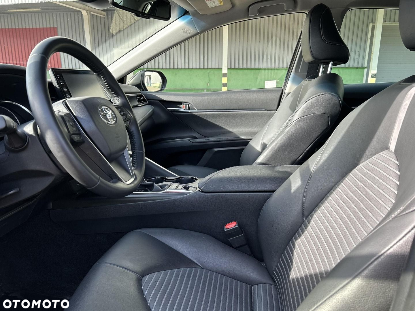 Toyota Camry - 12