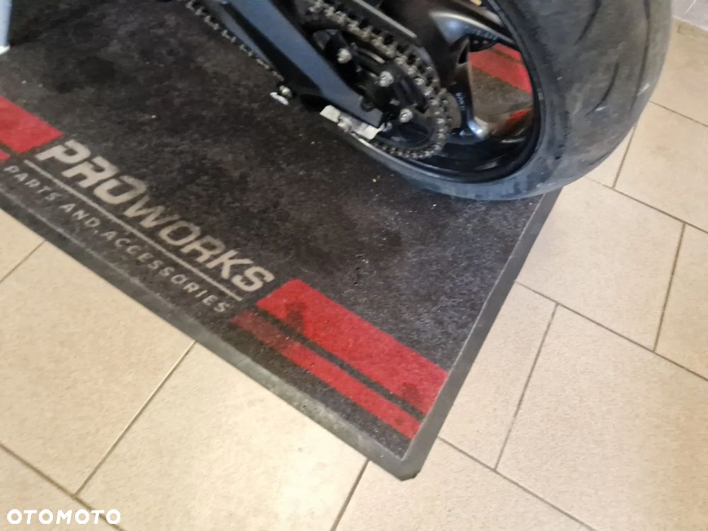 Triumph Street Triple - 12