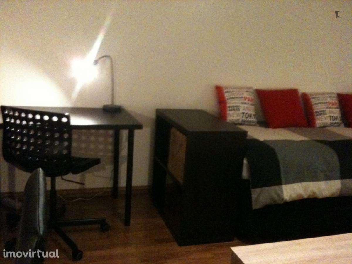Quarto - localizado em Pedrouços Porto - Grande imagem: 2/10