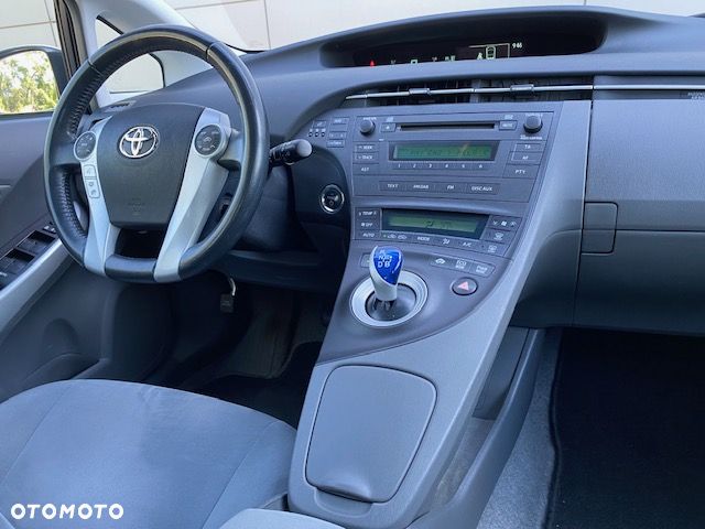 Toyota Prius (Hybrid) Comfort - 17